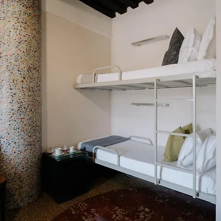 Hostel Le Stanze Del Piccadilly Genova