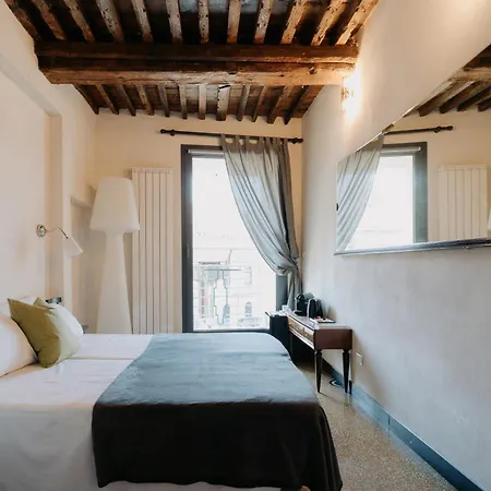 Le Stanze Del Piccadilly Hostel Genova